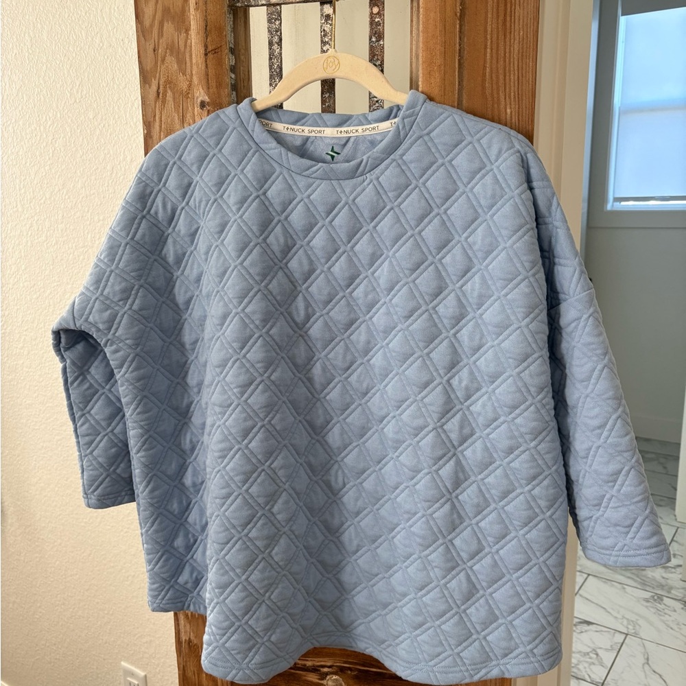 Tuckernuck Hydrangea Quilted Blue Crew Top